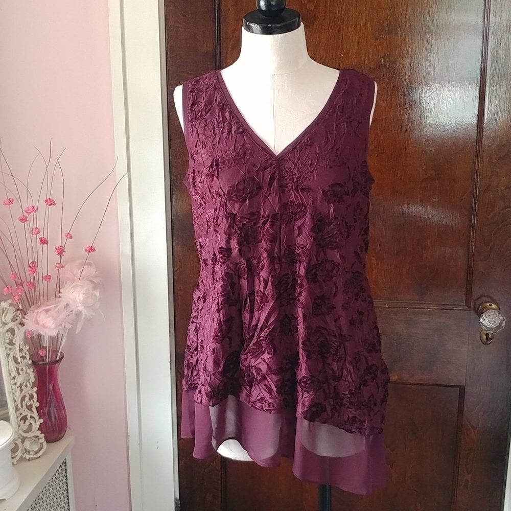 Simply Vera Rosette Sleeveless Blouse